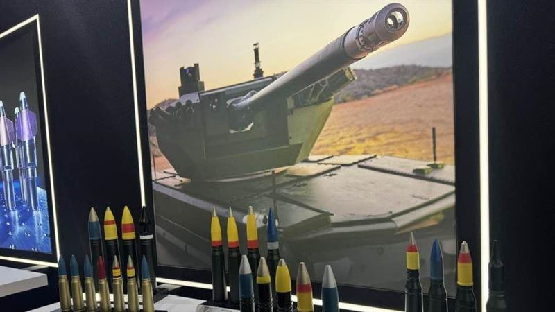 全球軍備需求升溫、AI應用擴張推動軍工股齊揚。日本新任自民黨總裁高市早苗政策帶動「防衛三羽烏」飆漲，全球軍工ETF同步強勢。台灣唯一聚焦國防科技的ETF「元大航太全球防衛科技（00965）」今年漲近六成，受惠AI軍用化與各國擴軍預算，成為資金新寵。（圖／記者師瑞德攝影）