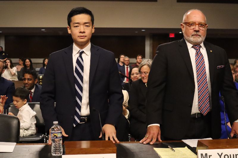 美國防官員提名人約翰．盧美國國防部印太安全助理部長提名人約翰．盧（左）7日出席自身人事案聽證會，表示台灣軍隊需要在多個領域進行重大改革。（圖／中央社）
