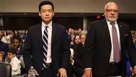 美國防官員提名人約翰．盧美國國防部印太安全助理部長提名人約翰．盧（左）7日出席自身人事案聽證會，表示台灣軍隊需要在多個領域進行重大改革。中央社記者鍾佑貞華盛頓攝 114年10月8日