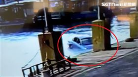 屏東,屏東縣,枋寮鄉,事故,騎士,老翁,監視器,事故,死亡,墜港,漁港（圖／翻攝畫面）