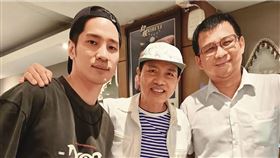 陳凱倫（中）、醫生陳贈成（右）、兒子陳銳（左）。