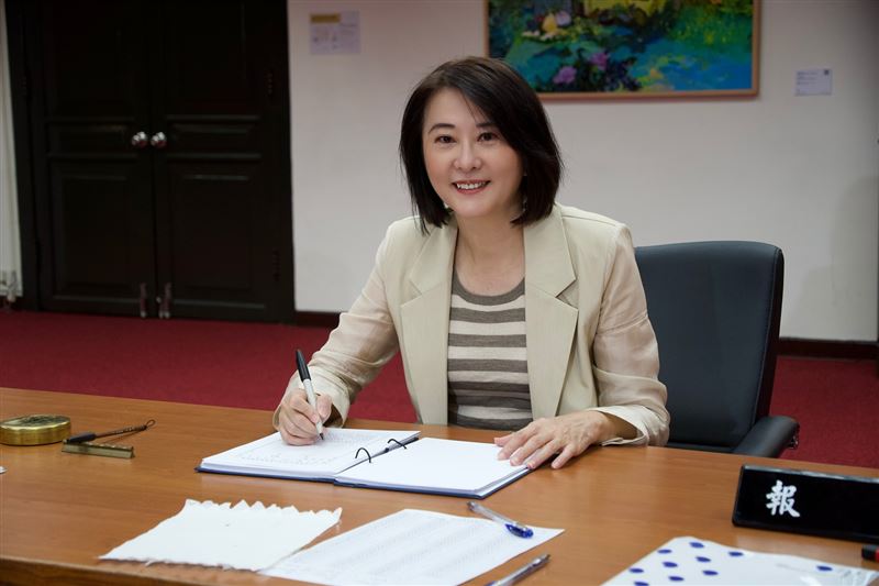 王鴻薇昨深夜發文澄清侯俐安指控。（圖／翻攝自王鴻薇臉書）