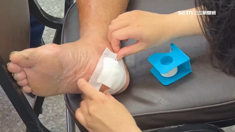 穿雨靴磨破皮！超人救災小心「類鼻疽」