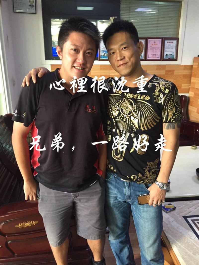 賓賓哥上傳顏正國（右）生前合照（圖／翻攝自江建樺臉書）