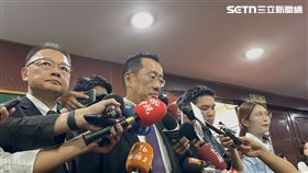 顧立雄在立法院接受媒體聯訪，回應國防相關議題。（圖／記者詹宜庭攝影）