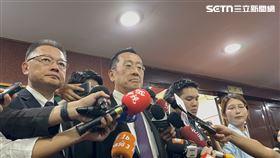 顧立雄在立法院接受媒體聯訪，回應國防相關議題。（圖／記者詹宜庭攝影）