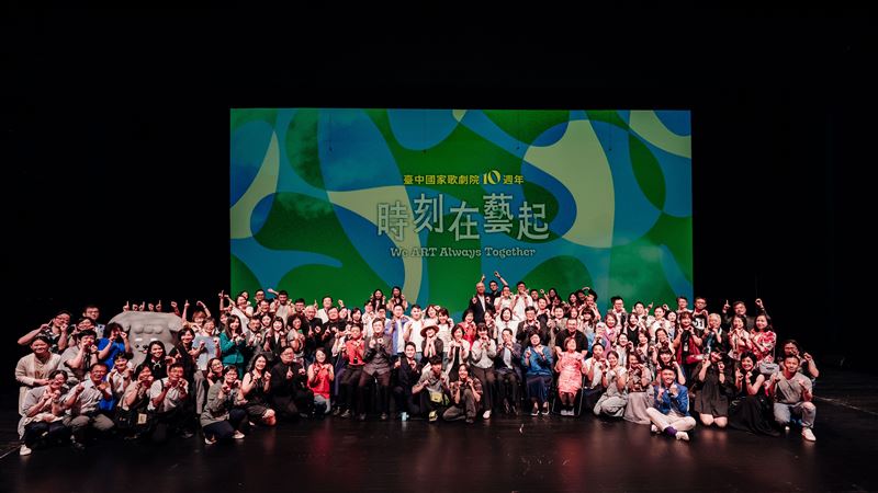 歌劇院10週年啟航吉祥物壺裡狗初登場！