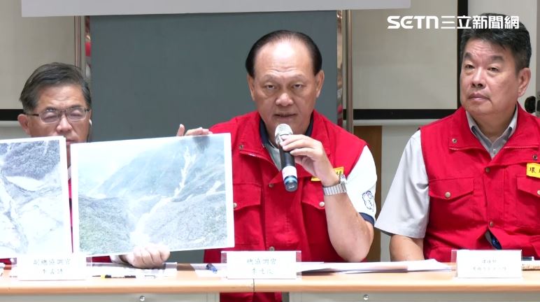 花蓮發生規模5地震，縣政府誤發警報，協調所總指揮官季連成秀出地震後堰塞湖空拍顯示沒有異狀（圖／翻攝畫面）