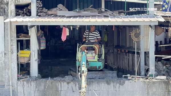 曾前往花蓮救災的挖土機行老闆林鴻森救災時受傷引發敗血症，經轉送林口長庚醫院宣告不治