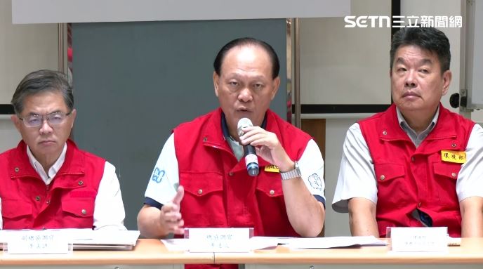 中央前進協調所總協調官季連成說明地震後堰塞湖情形（圖／翻攝畫面）