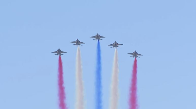 國慶空中全兵力操演　雷虎小組噴彩煙壓軸