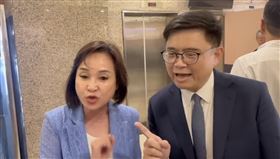 賴瑞隆與柯志恩在一樓大廳爭執。（圖／翻攝畫面）