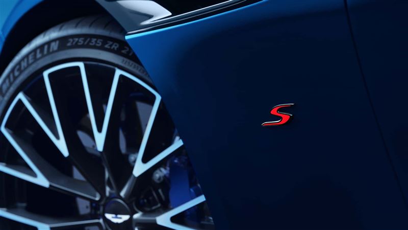 DB12 S標配碳陶瓷煞車系統，減輕近27公斤重量。（圖／翻攝Aston Martin網站）