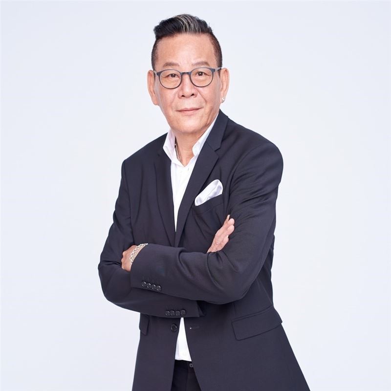 龍劭華2021年於高雄85大樓突然昏倒，送醫不治，享壽68歲。（圖／翻攝自龍劭華FB）