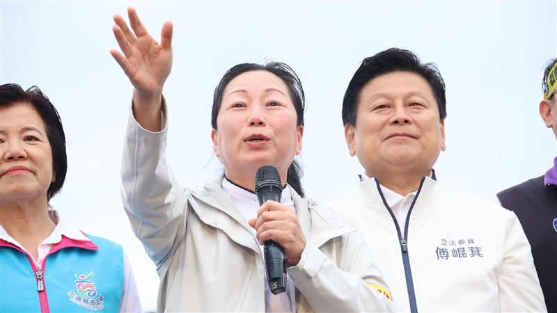 徐榛蔚和傅崐萁被控「那對夫妻吃人血饅頭」。（圖／記者鄭孟晃攝影）