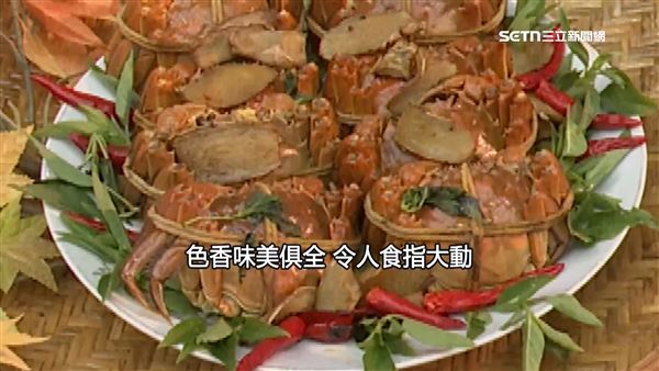 蒸大閘蟹擺在桌上令人食指大動