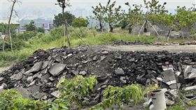 高雄市大坪頂保護區疑遭不法開挖、傾倒廢棄物國民黨高雄市議員許采蓁8日在議會表示，高雄市大坪頂露營區旁的保護區遭不肖業者盜挖棄置廢棄物。（許采蓁服務處提供）中央社記者林巧璉傳真　114年10月8日