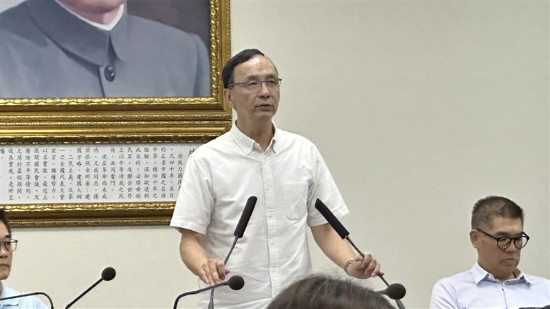 針對2026年地方選舉，朱立倫表示，民進黨已經提出多位提名候選人，而國民黨則是長期佈局。（圖／記者詹宜庭攝影）