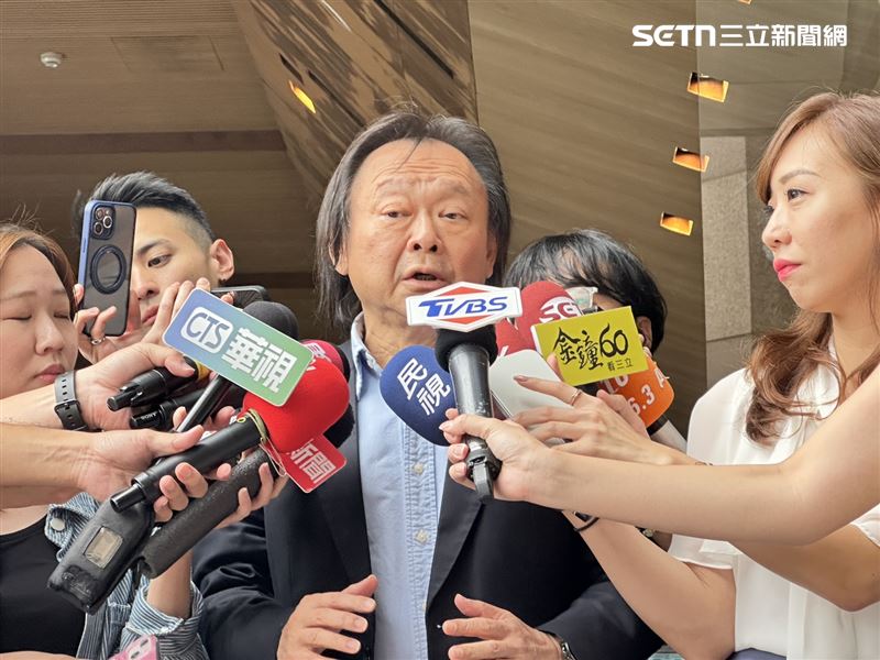 民進黨立委王世堅出席中常會前受訪。（圖／記者劉秀敏攝影）