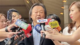 民進黨立委王世堅出席中常會前受訪。（圖／記者劉秀敏攝影）