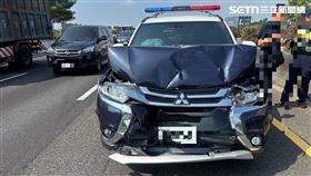 嘉義水上分局巡邏車於國道一號南下351.4K追撞前方自小客。（圖／翻攝畫面）