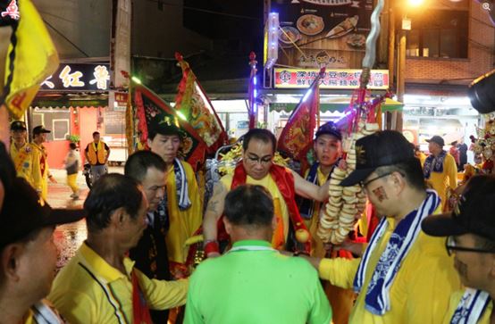 夜巡現場眾多信徒迎接。（圖／桃園護國宮提供）