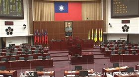 台北市議會今天下午開議，藍綠有共識要普發現金。（圖／翻攝自北市議會直播）