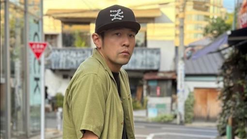 隨機一坐爆紅！「周杰倫欄杆」掀朝聖熱潮