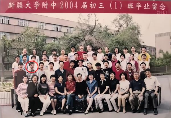 近期，于朦朧（紅圈處）離世消息震驚社會，他的初中老師勇敢站出來發聲，呼籲關注事件真相。（圖／翻攝自微博）