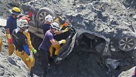 現場挖掘情形。（圖／翻攝畫面）