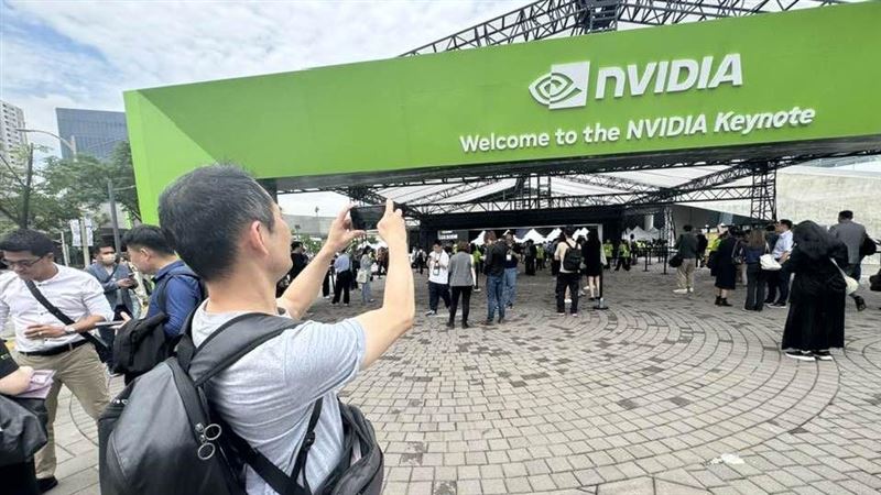 輝達相中北士科T17／T18設亞洲總部，卻卡在地上權移轉與解約價差；市府提T12整合地主作備案，新北、高雄趁勢出手搶人。三方各有算盤：市府怕圖利、新壽顧權益、輝達拚時程。案情未到死棋，卻已成台灣AI版圖與行政效率的期末考。（圖／記者師瑞德攝影）