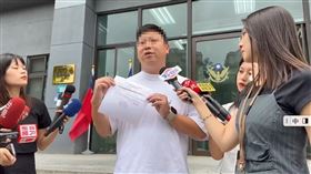 房地產網紅YouTuber到林口警分局提告。（圖／翻攝畫面）