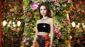 21：30快跟蔡依林「一起睡」，整型外科醫師潘致皓指出，國際期刊已經證實真的有用，一睡美麗。（圖／翻攝自蔡依林IG @jolin_cai、潘致皓醫師提供） 