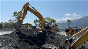 吊車大王,砂石場,老闆娘,怪手（圖／胡漢龑提供）