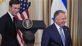 美國中東特使魏科夫與總統川普女婿庫許納8日將前往埃及參與談判。（圖／翻攝自X平台 @informacion_es）