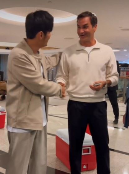 周杰倫與費德勒兩人合拍廣告的幕後花絮曝光。（圖／翻攝自IG @rimowa）