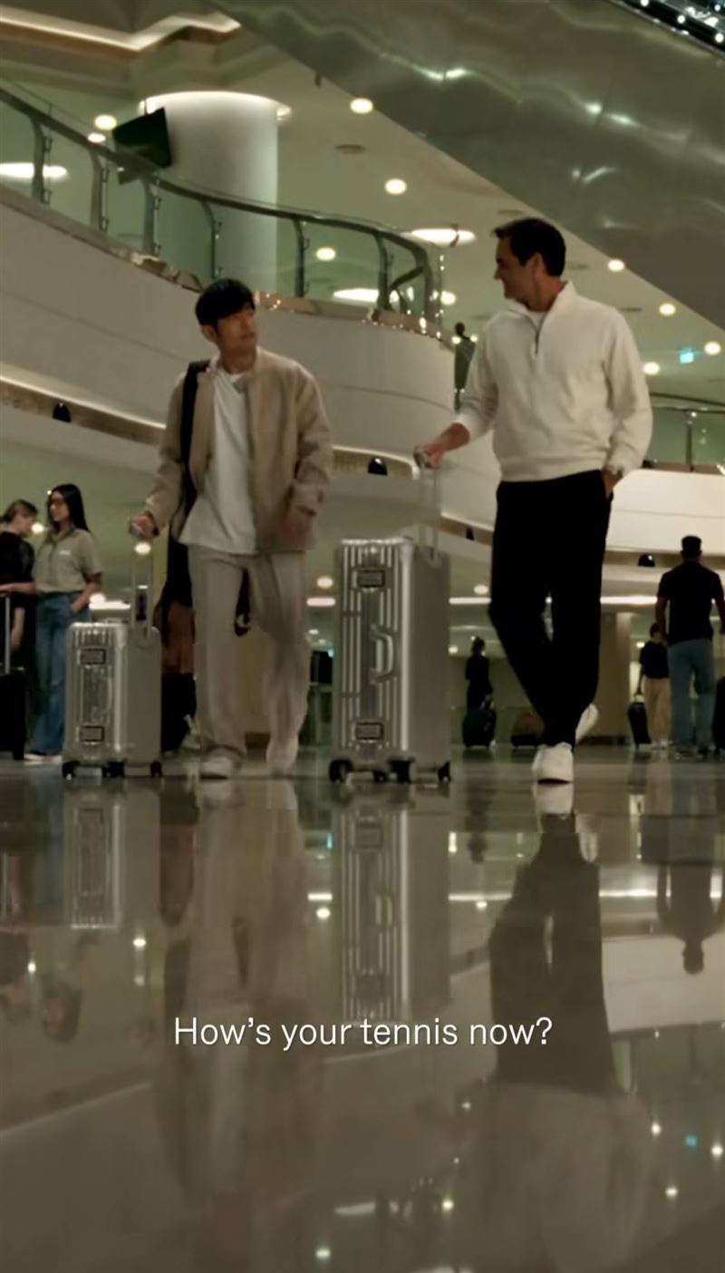 周杰倫與費德勒一起拍攝廣告。（圖／翻攝自IG @rimowa）