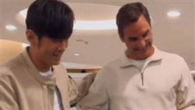 亞洲天王周杰倫與網球天王費德勒相見歡。（圖／翻攝自IG @rimowa）