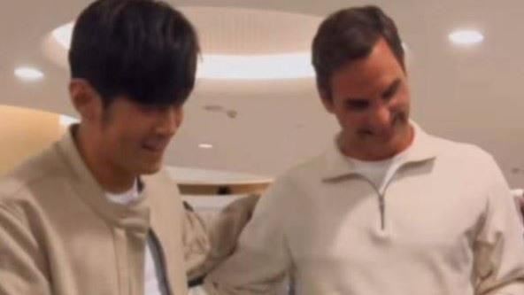 亞洲天王周杰倫與網球天王費德勒相見歡。（圖／翻攝自IG @rimowa）