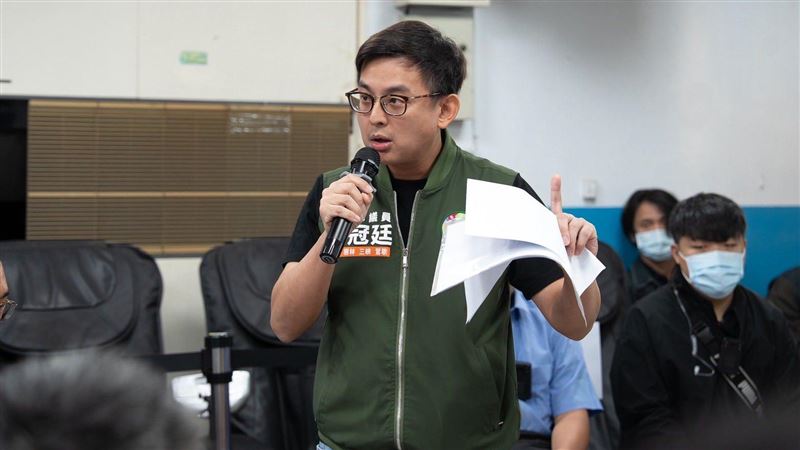 卓冠廷強調，人身攻擊與撕開創傷，與公共議題的攻防毫無相干（圖／翻攝自卓冠廷臉書）