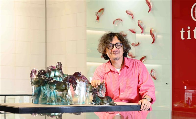 tittot琉園發表全新「馭極」生肖馬系列，以故宮聯名之作《八逸》與新作《萬丈光芒》領銜，演繹馬年典藏風華