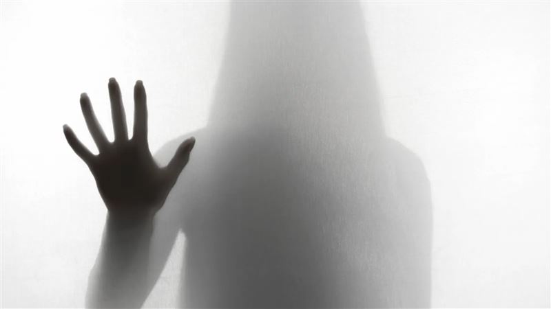 澳洲墨爾本一名70歲僧侶遭指控，在長達8年間，性侵6名年僅4至12歲的女童。（示意圖，freepik）