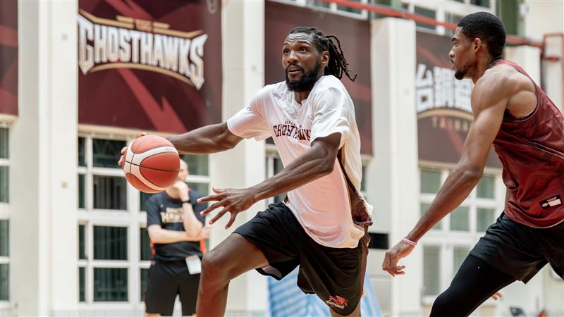 前NBA禁區悍將法瑞德（Kenneth Faried）加盟台鋼獵鷹。（圖／台鋼獵鷹提供）