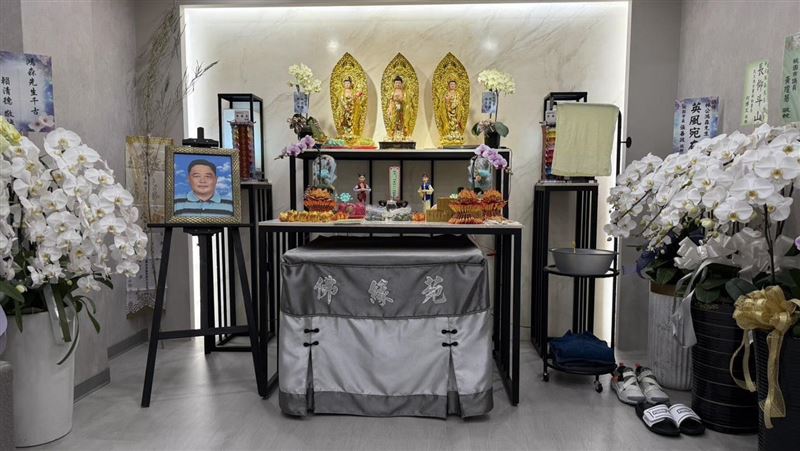 48歲桃園挖土機工程行老闆林鴻森左腳遭碎片刺傷感染，引發敗血症不幸辭世。（資料圖／翻攝自「福隆禮儀」臉書）