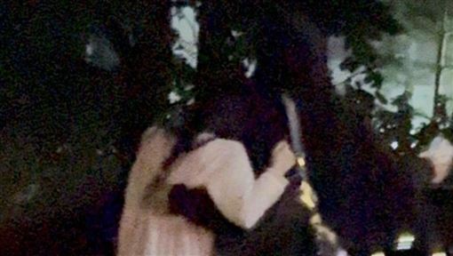 大勢偶像酒吧約會照瘋傳　女伴身分掀議