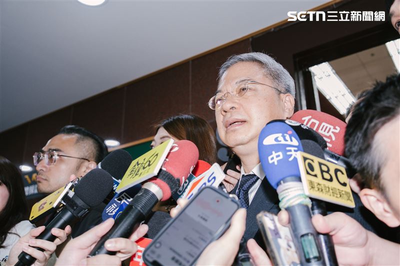 龔明鑫也遭狗仔跟拍，他表示「的確有疑似這樣的情況」，且司機發現後有向他告知，司機也有報案，相信警方的處理。（圖／記者楊士誼攝影）