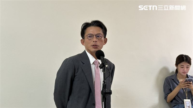 麥玉珍質詢問中選會花蓮災情、稱災區缺檳榔，黃國昌聲援稱「表現比起來比綠委好太多了」。（圖／記者詹宜庭攝影）