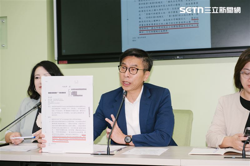 鍾佳濱感嘆，偷拍事件延燒至今，已經可以組「受害者自救會」，他希望儘速查清此事，始作俑者也應該接受司法調查跟制裁。（圖／記者楊士誼攝影）