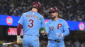 國聯分區系列賽G3道奇2：8慘敗費城人。（圖／美聯社／達志影像）