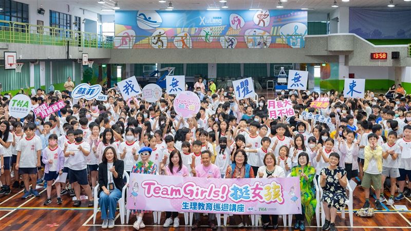 「蘇菲TeamGirls!挺女孩 生理教育巡迴講座」秀朗國小場，學生熱烈響應學習全方位青春期教育課程。(圖／主辦單位)